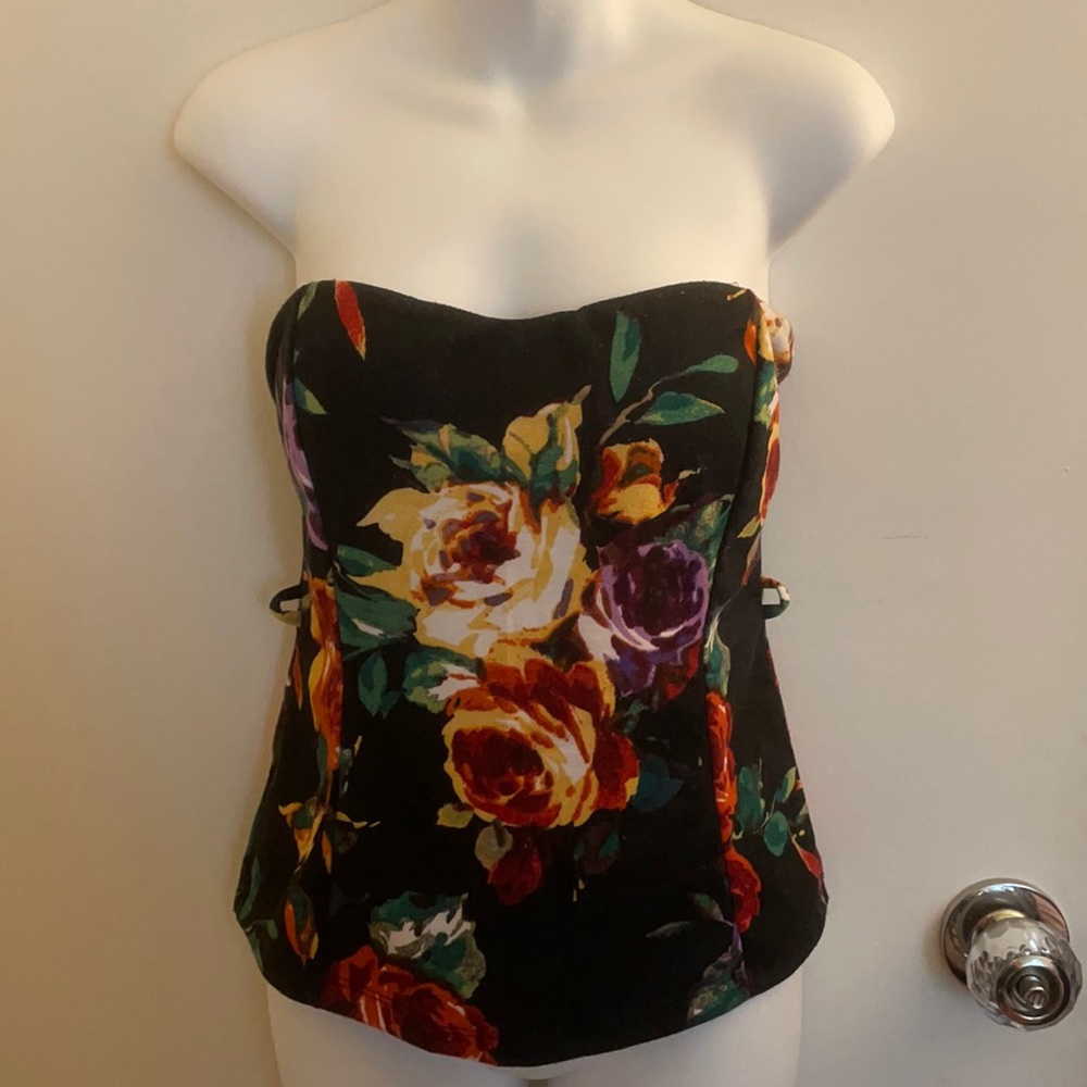 *** Buy 2 for $12 *** Flower print strapless shirt